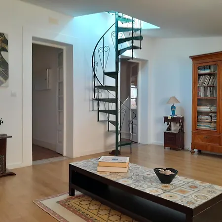 Sobre O Rio Apartman