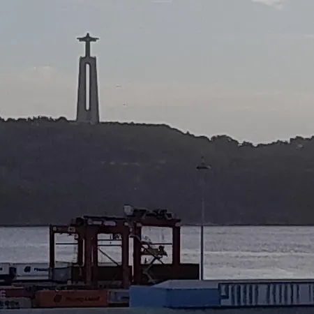 Sobre O Rio * Lisbon